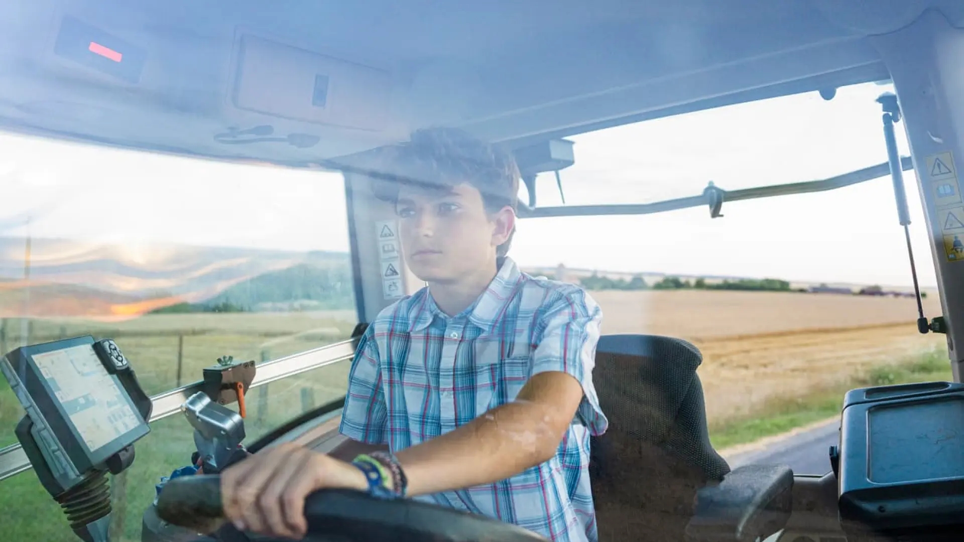 Die Guardia Civil hat einen 15-jährigen Jungen erwischt, der mit seiner Mutter als Copilotin einen Traktor fuhr: Welche Verbrechen werden ihnen vorgeworfen?