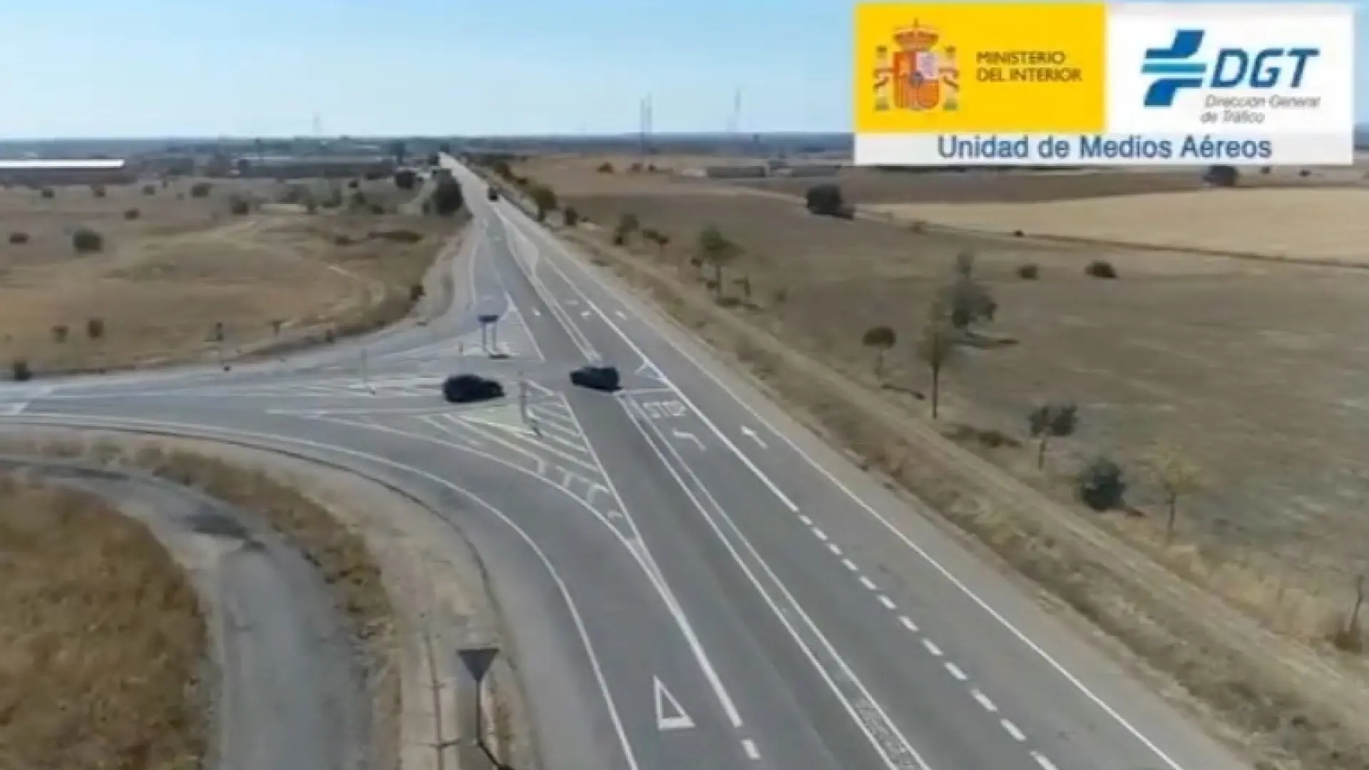La DGT sorprende un conducente che non rispetta lo stop: qual è la sanzione per questa manovra?