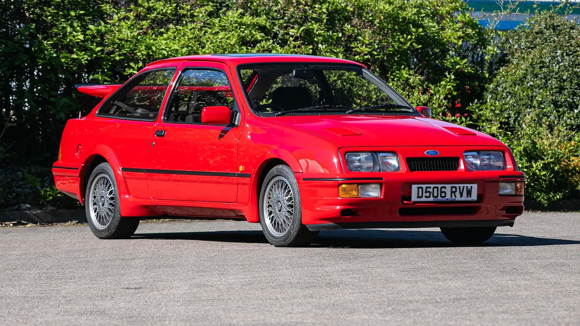 Ford Sierra RS Cosworth wystawiony na aukcję: Ten Cossie rozsiewa klimaty Maranello