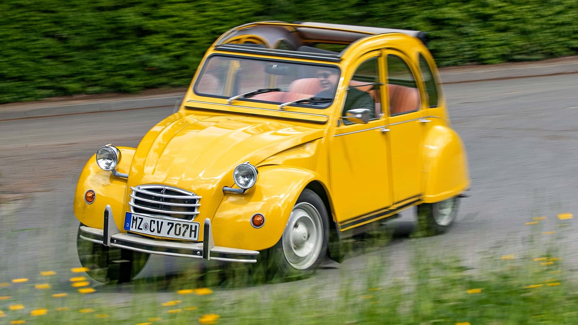 7 carros clássicos até 15.000 euros: não dão trabalho e não custam uma fortuna