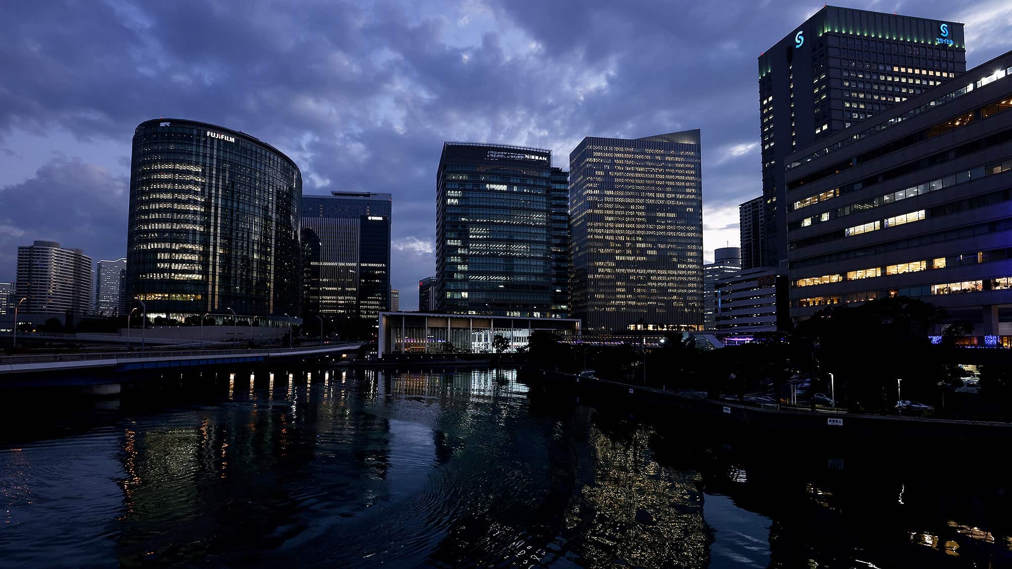 Toyota builds – Nissan sells: Nissan must sell headquarters