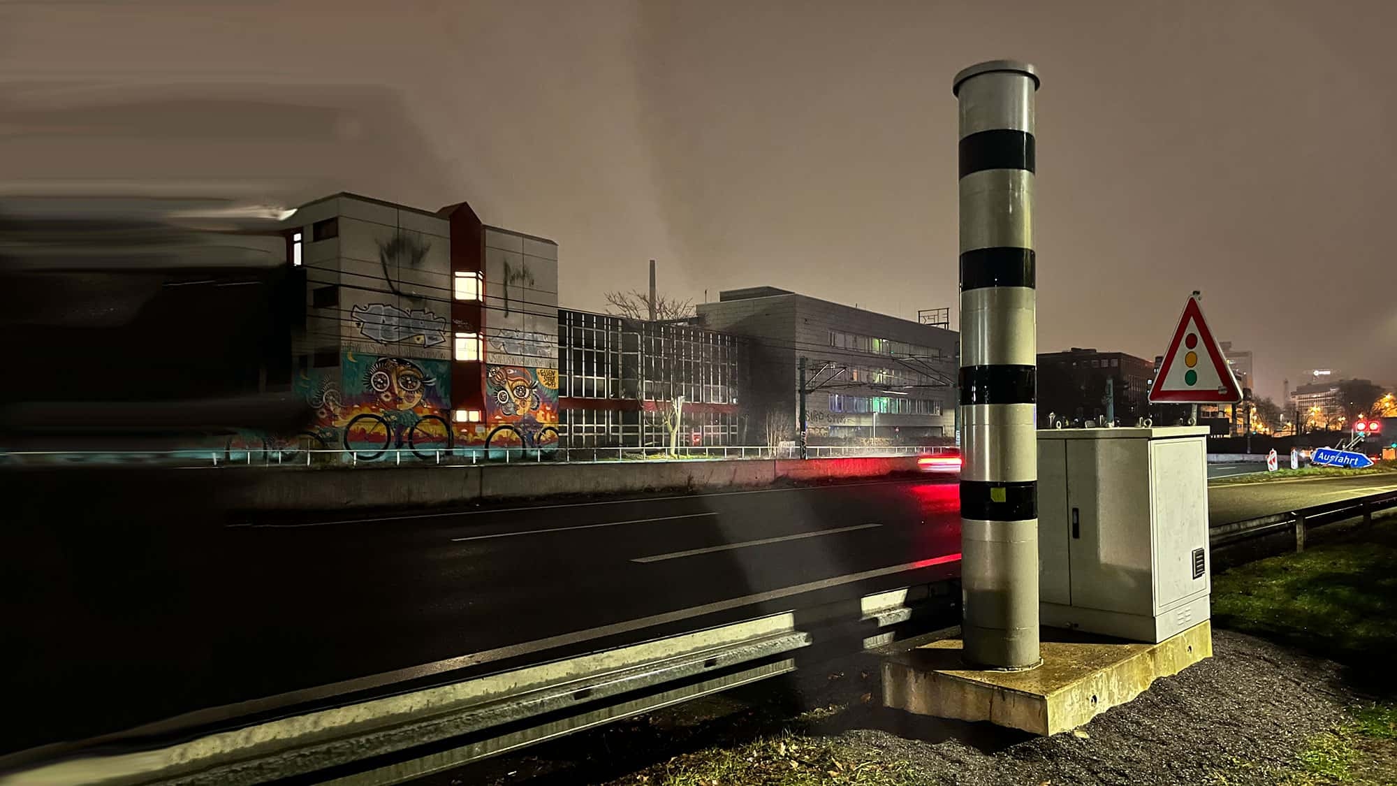 Neue Tempofalle in Köln  : Deutschlands erste Brennstoffzellen-Blitze