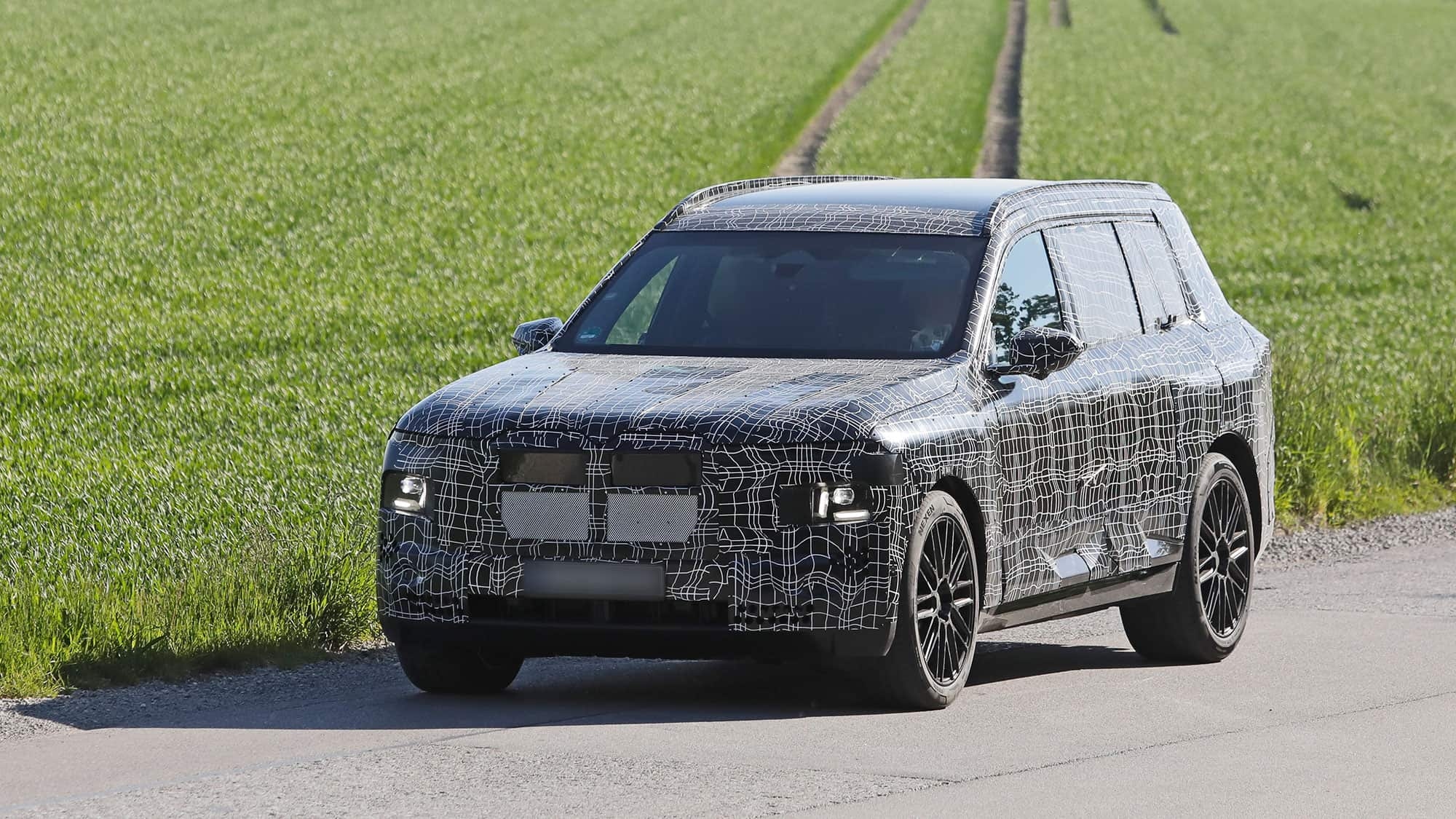 2nd generation BMW X7 caught: BMW rethinks luxury SUV