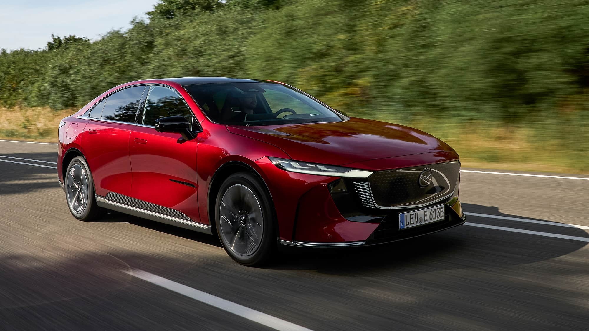 Mazda 6e – primo test drive: elettrica, elegante e piuttosto idiosincratica