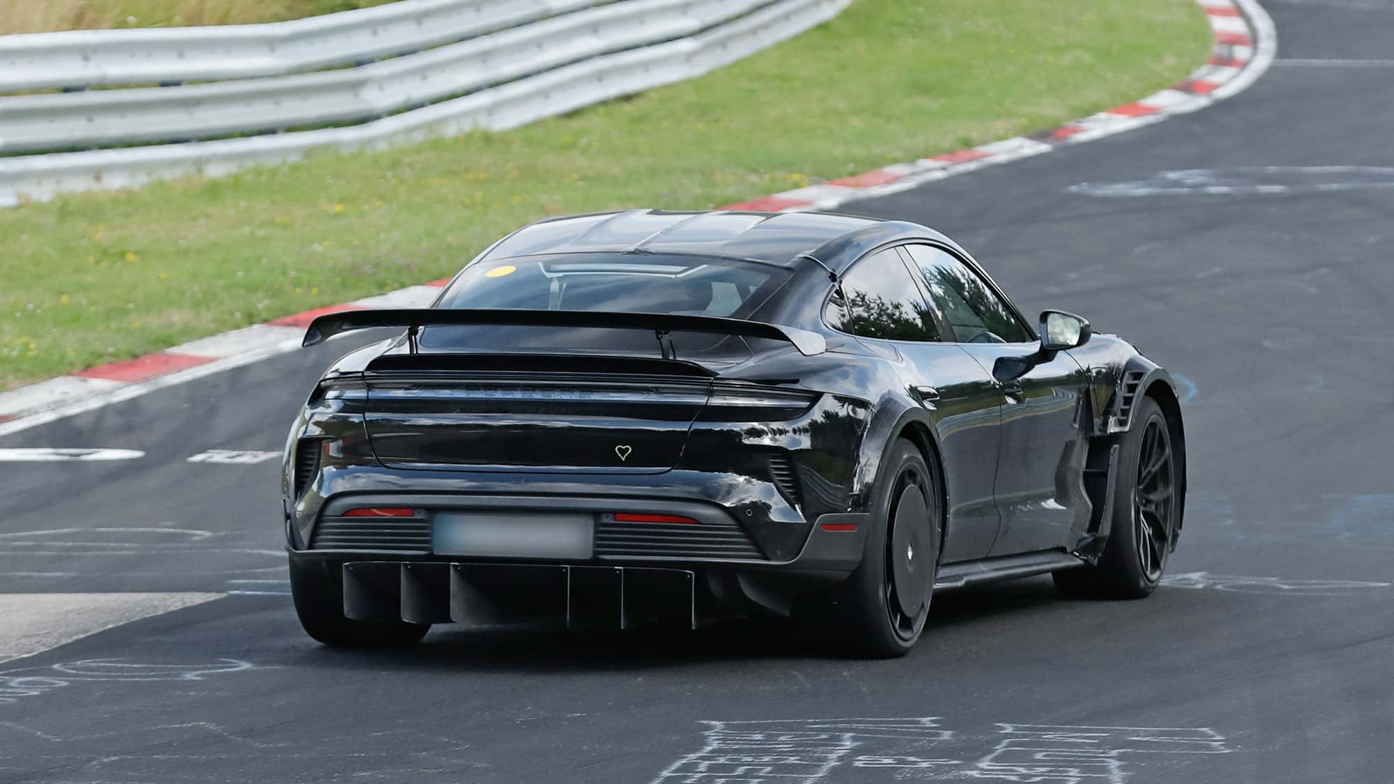Porsche Taycan Turbo GT mit Manthey-Kit: Nicht nur breit und schnell - sondern auch teuer