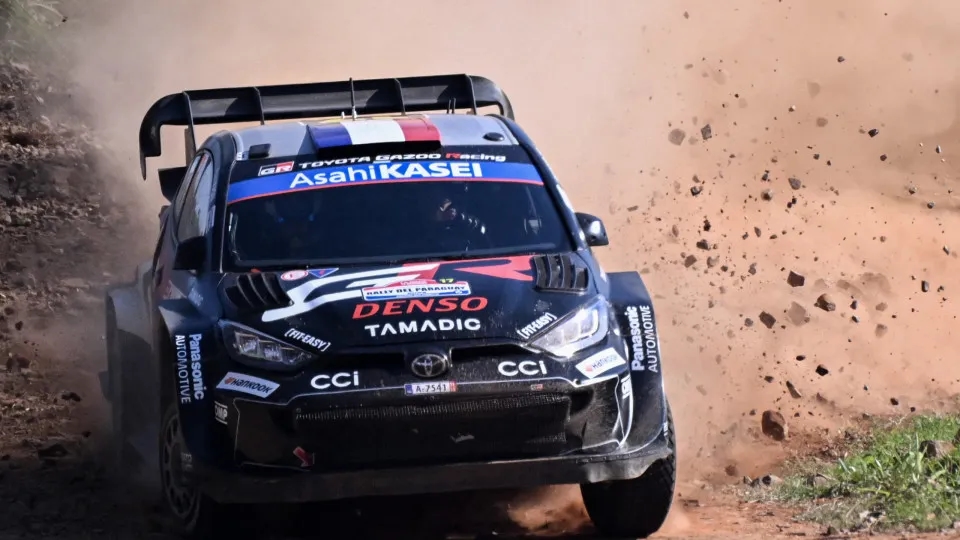 Ogier capitaliza infortúnio Rovanperä e é o líder do Rali do Paraguai