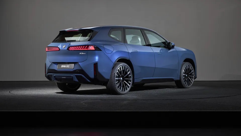 BMW prepara l'ampliamento della 'Neue Klasse': "È stato come saltare una generazione"