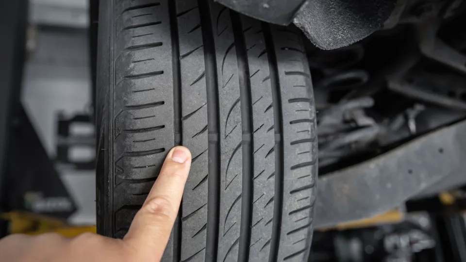 Cambio gomme: conviene acquistare pneumatici usati?