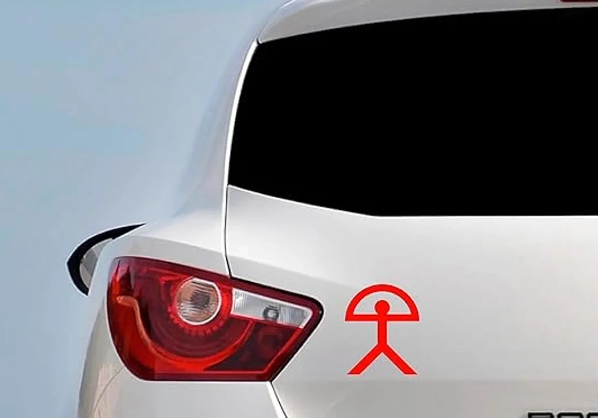 Wat betekent dit symbool achterop auto's?