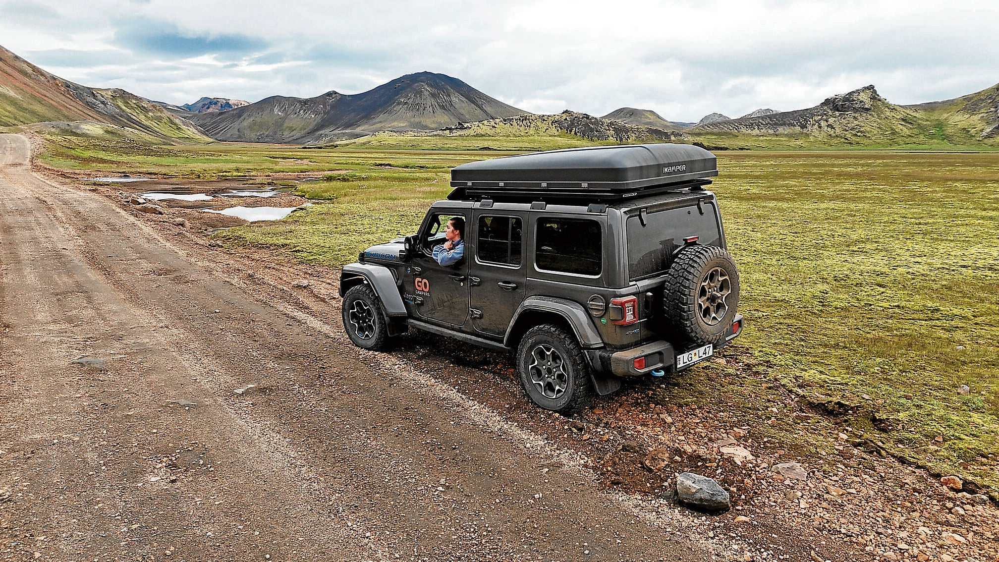 Wir sind mit dem Jeep Wrangler unterwegs: Entlang von Straßen und Flüssen im isländischen Hochland