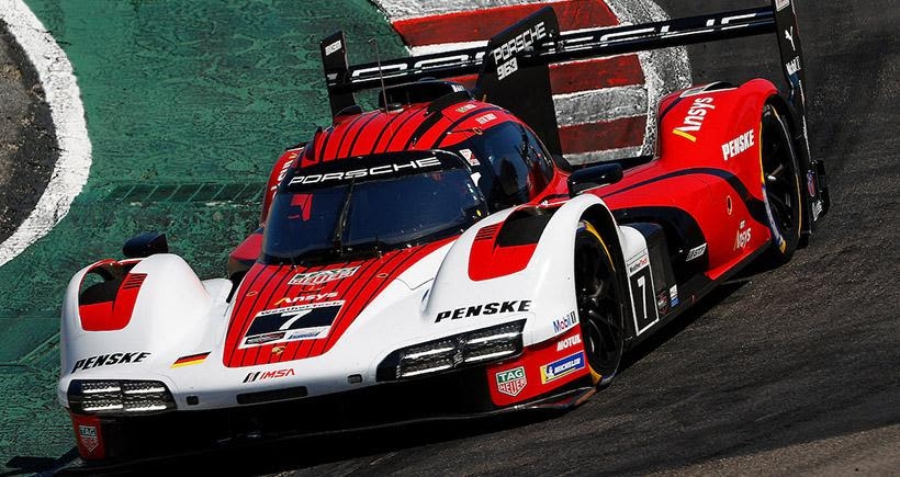 Le Porsche mostrano velocità durante le esercitazioni IMSA a Laguna