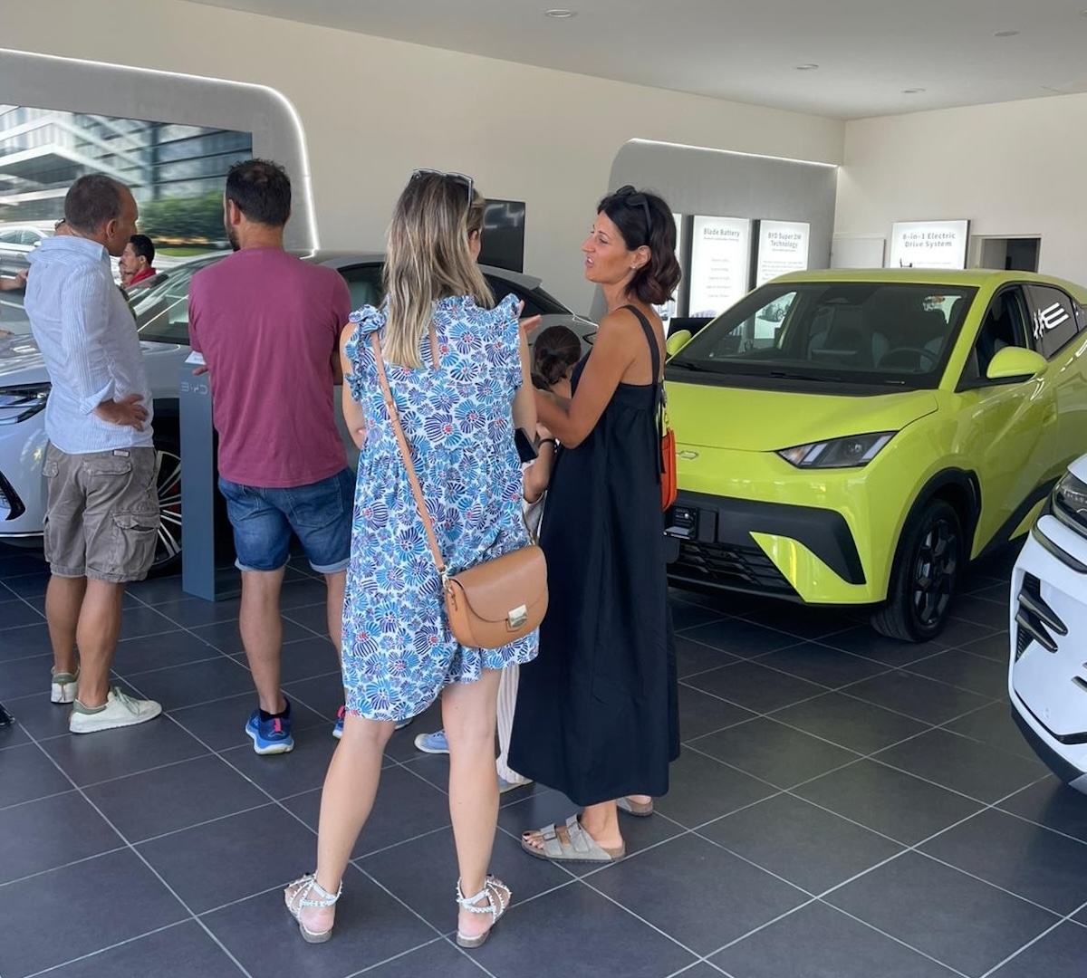 BYD fills up at dealership: 1,000 visits and record incentives