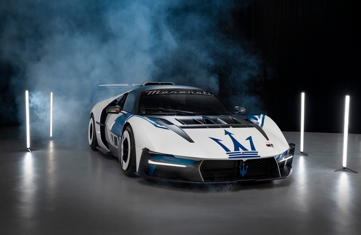 Maserati MCXtrema dostarczone do Modeny: niestandardowe malowanie „Racing”