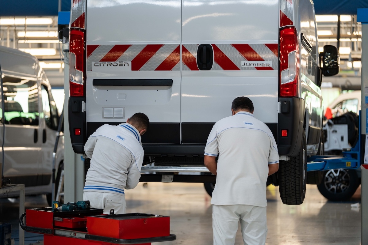 Stellantis Cargo Box BEV: the electric maxi van that revolutionizes professional transport is born in Atessa