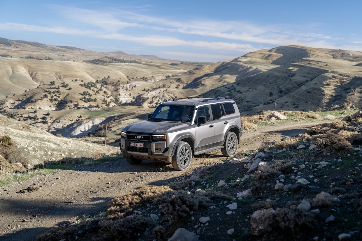 Yeni Toyota Land Cruiser artık hibrit: efsane ve 48V teknolojisi