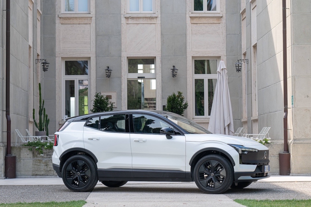 Volvo EX30 Cross Country: il SUV elettrico per vivere ogni avventura