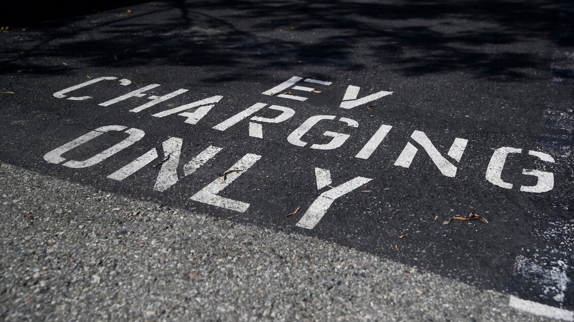L'Europe défend les voitures électriques mais la révision est imminente