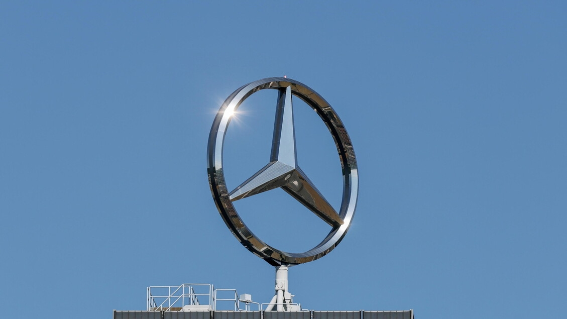 Mercedes-Benz dimezza gli utili, si fermano a 2,6 miliardi