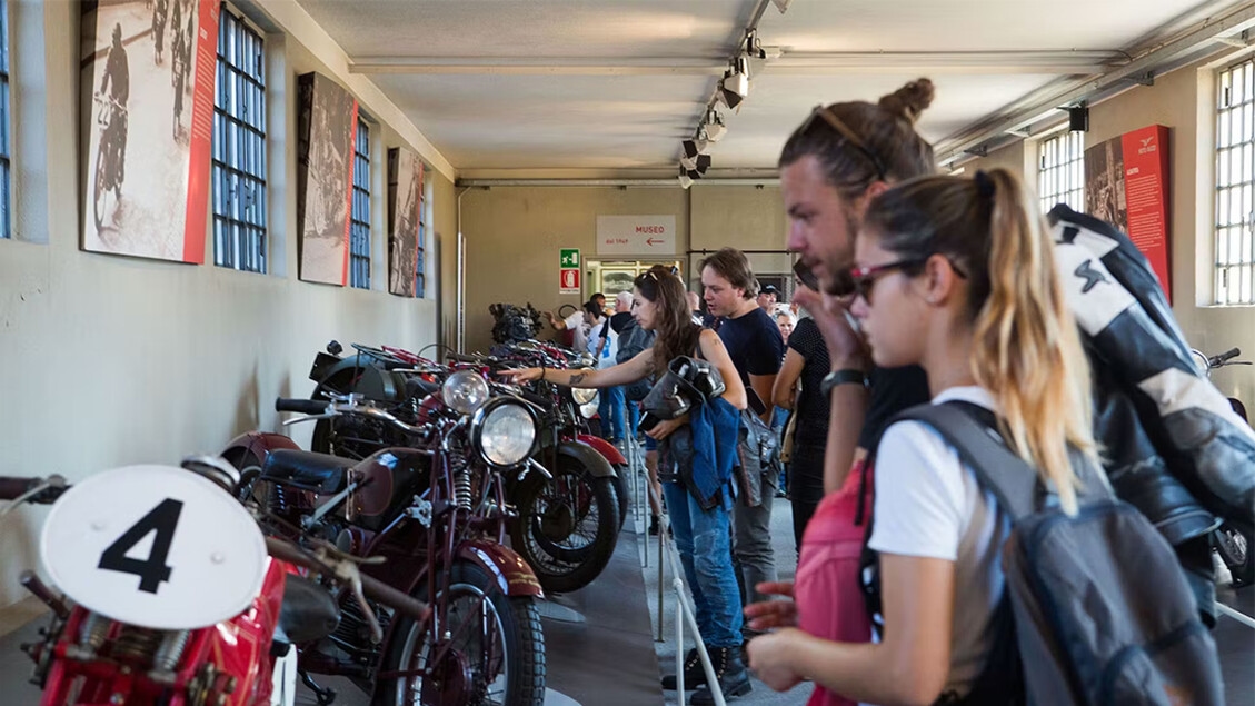 Moto Guzzi: Tudo pronto para o rali em Mandello del Lario.