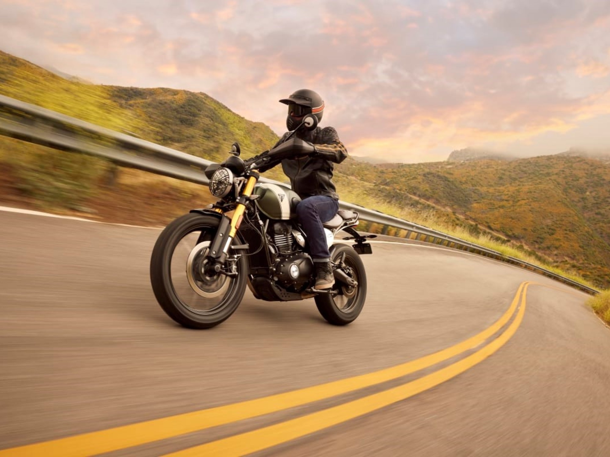 Análisis de la Triumph Speed 400 y Scrambler 400x: cómo andan las motos más accesibles de una marca premium