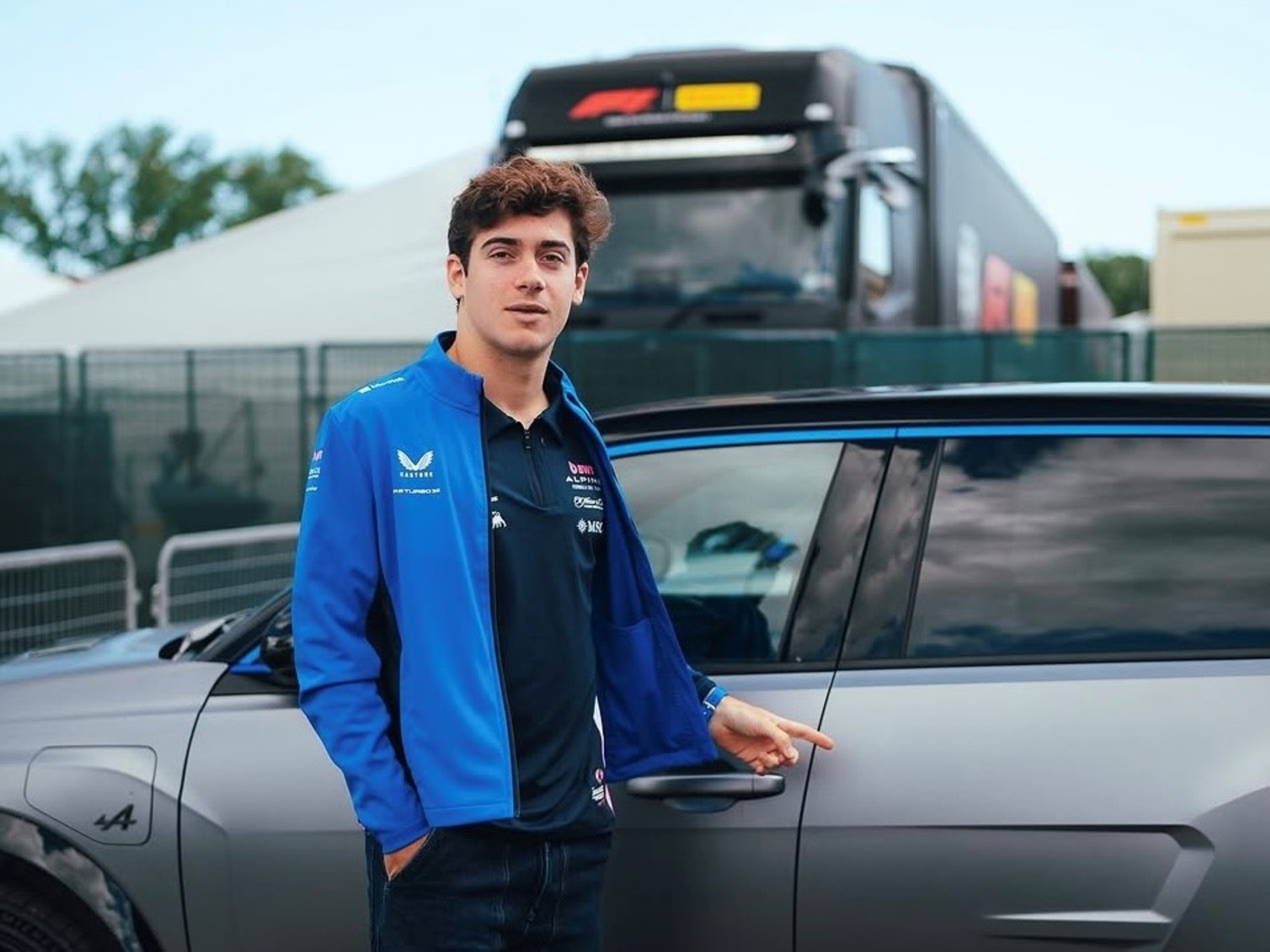 Franco Colapinto kommt mit dem Auto des Jahres zur Rennstrecke von Imola: Wie ist der Alpine A290?