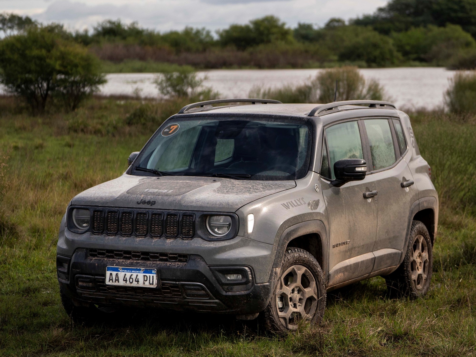 Jeep Renegade Willys: un pequeño aventurero con apellido ilustre en un entorno de abundancia