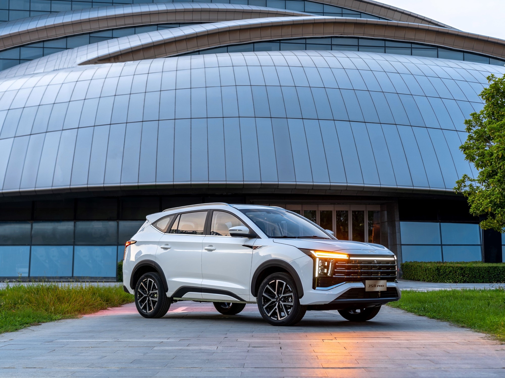 Recensione JAC JS8 PRO: le prestazioni del SUV cinese a sette posti più economico sul mercato