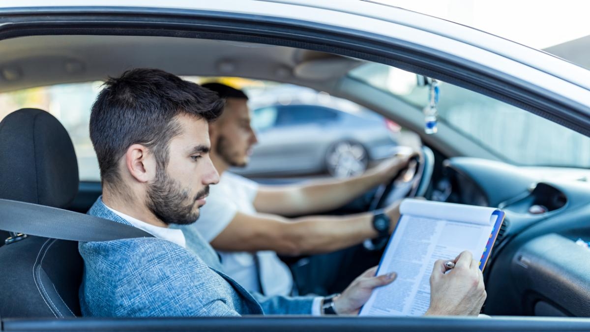 La DGT ha bisogno di assumere più esaminatori: cosa bisogna fare per ottenere il lavoro e quanto si verrà pagati per valutare gli esami pratici degli aspiranti conducenti.