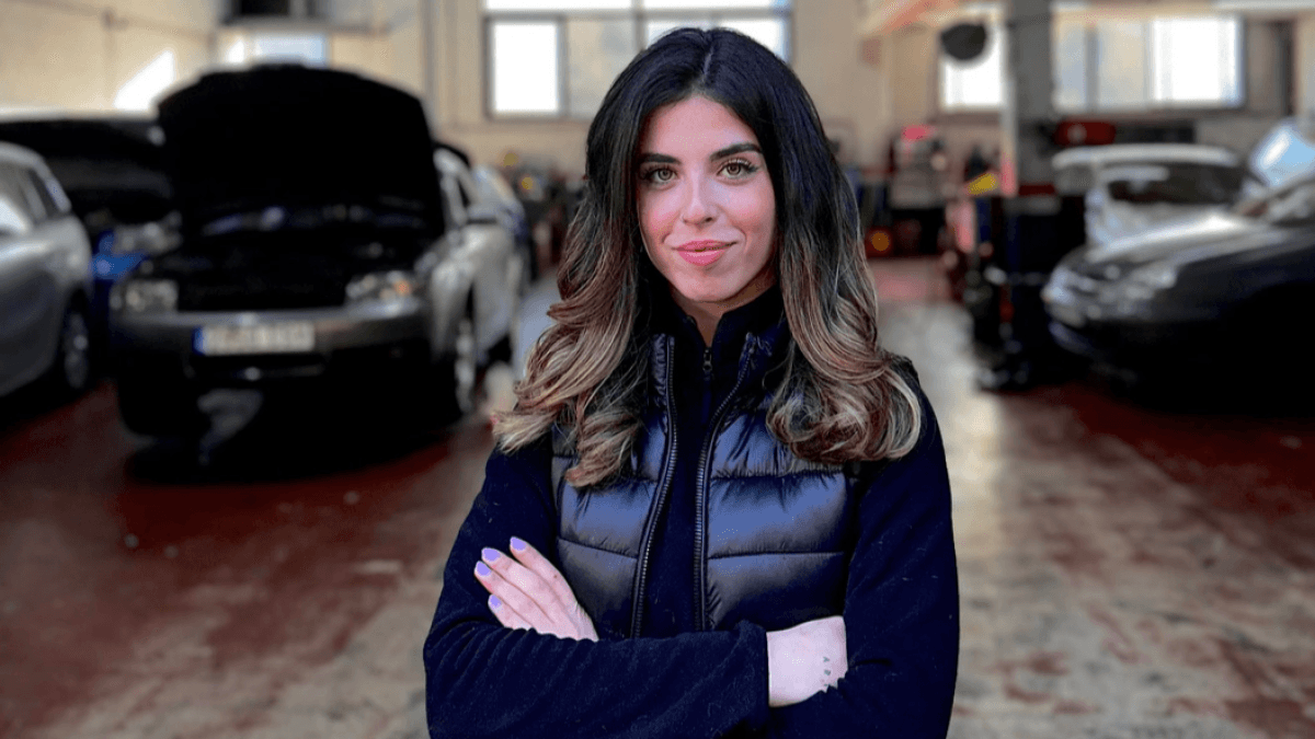 Tamirci Irati Etxandi: "Kullanılmış arabanızı satıyorsanız ve alıcı size geçmişini içeren bir raporu indirebileceğiniz bir bağlantı veriyorsa, dolandırılmamak için resmi bir web sitesi olduğundan emin olun."