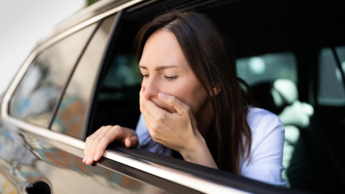 Machen Elektroautos die Passagiere schwindliger? Die Wissenschaft sagt es.
