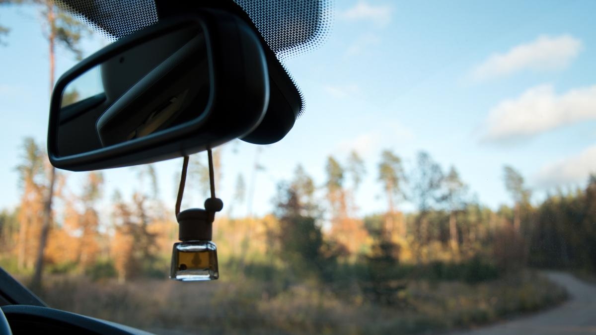 This is how you can make your car always smell good with a cheap homemade air freshener.