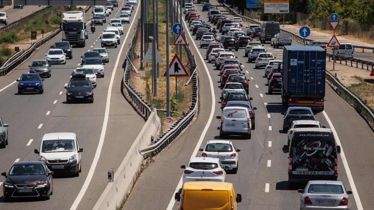 La DGT raccomanda agli automobilisti di guidare con il serbatoio pieno di carburante: "Sarà di grande aiuto in caso di ingorghi, incidenti o condizioni meteorologiche avverse impreviste".