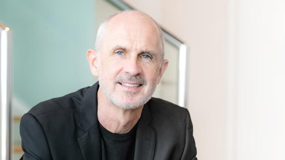 Volvo'nun eski CEO'su Jim Rowan: "2025 yılında küresel otomotiv endüstrisi döngüsel, yapısal, dönüşümsel ve jeopolitik olmak üzere çeşitli belirsizliklerle karşı karşıya kalacak."