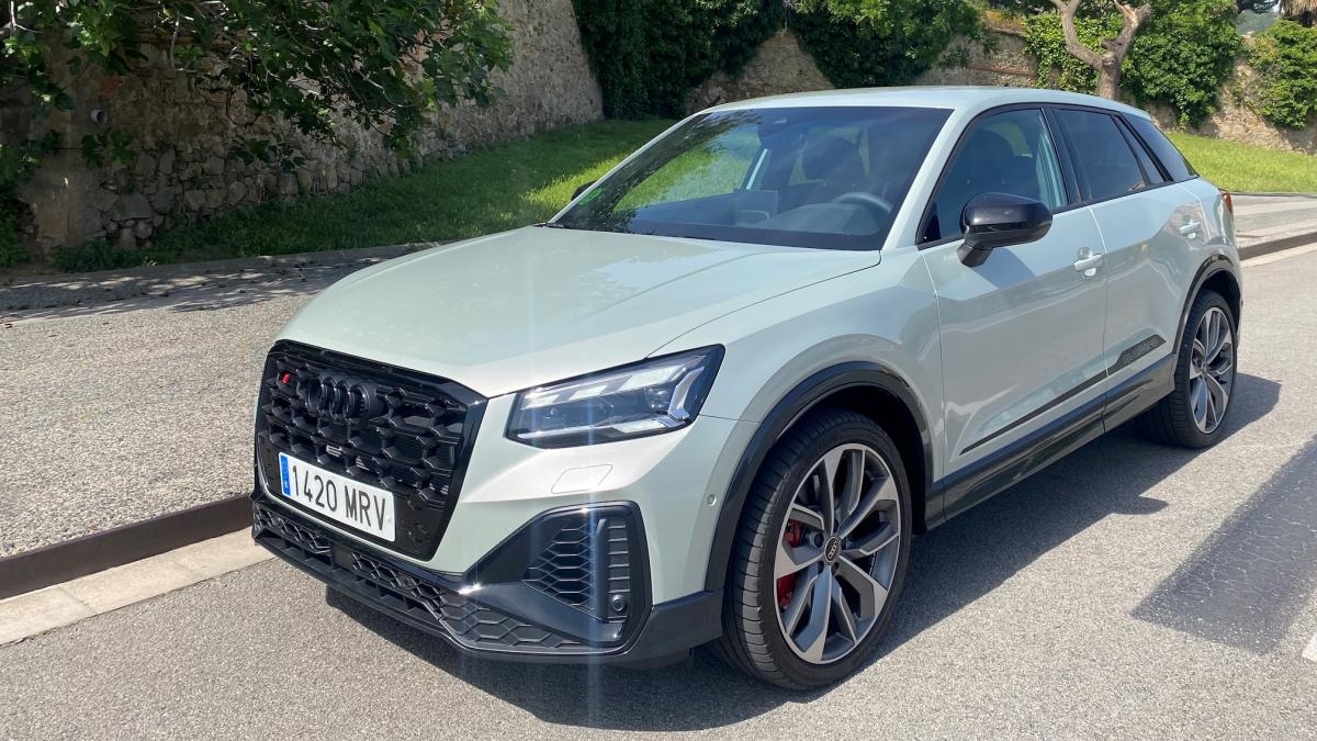 Этот спортивный внедорожник от Audi имеет идеальные размеры для повседневного использования и обладает мощностью, обеспечивающей отличную производительность: его цена составляет менее 60 000 евро.