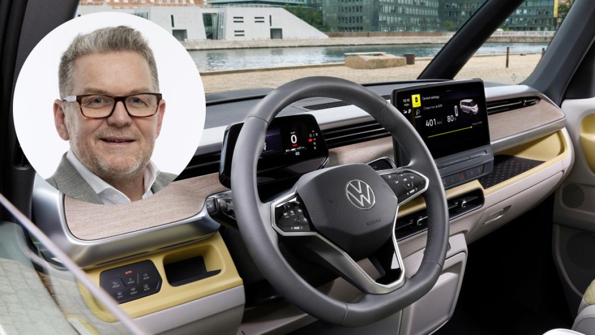 Andreas Mindt, responsable du design chez Volkswagen : « C'est tout. Désormais, nous aurons des boutons physiques sur le volant. Nous ne fabriquons pas de téléphones, nous fabriquons des voitures. »