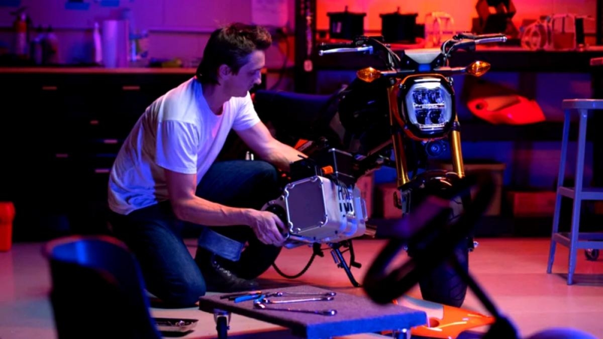 O kit para transformar sua velha motocicleta a gasolina em elétrica sem ir à oficina (mesmo que você não entenda de mecânica)