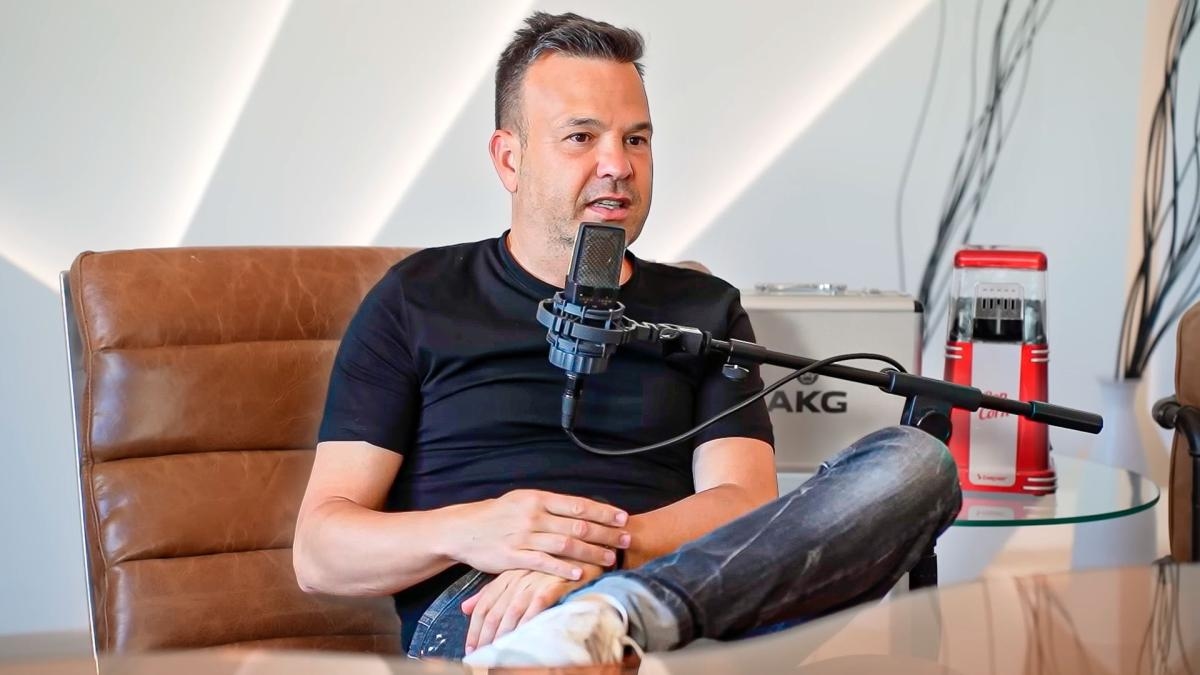 Хосе Элиас, предприниматель-миллиардер: «Не продавайте мне эту идею. Проблема электромобилей — это зарядные устройства. У меня не хватит смелости уехать куда-то за 200 км, потому что я не знаю, где окажусь».