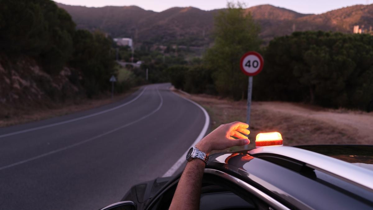 Eduardo Valero, DGT mobility engineer: "As of January 1, 2026, the V16 beacon will be mandatory in Spain, but not all beacons advertised as connected are approved."