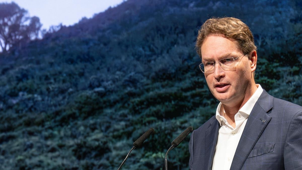 Ola Källenius, CEO di Mercedes-Benz: "Abbiamo cambiato rotta: i motori a combustione elettrificati ad alta tecnologia dureranno più a lungo di quanto inizialmente previsto."