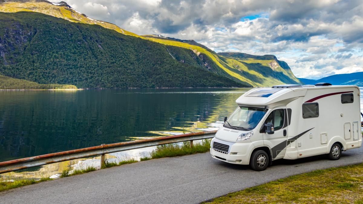 José e Patri, viajantes experientes em RV: "Uma campervan é ideal para deixar no camping e viajar de carro. Se você quiser mudar de lugar, um motorhome é melhor, porque você pode levar tudo com você rapidamente."