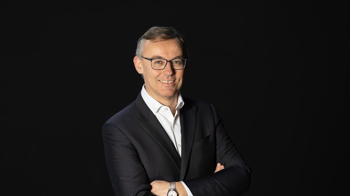 Alain Favey, CEO of Peugeot: "As long as the charging infrastructure isn't sufficiently developed, it will be difficult to sell electric cars without external incentives."