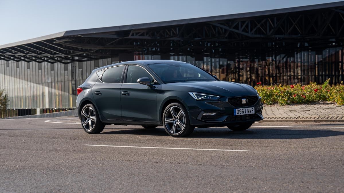 De Seat León e-Hybrid is een plug-in hybride auto met een elektrische actieradius van meer dan 130 kilometer en het DGT Zero-label.