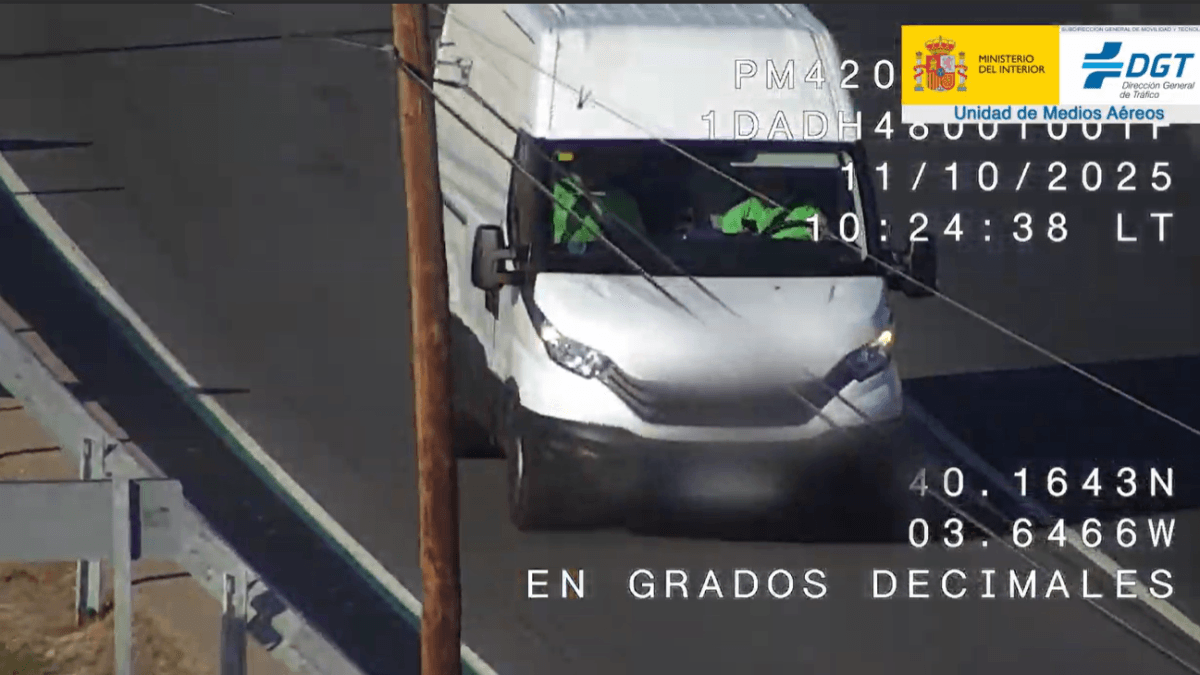 The DGT's unresolved problem: neither the tougher penalties nor the awareness messages are effective in curbing mobile phone distractions while driving.