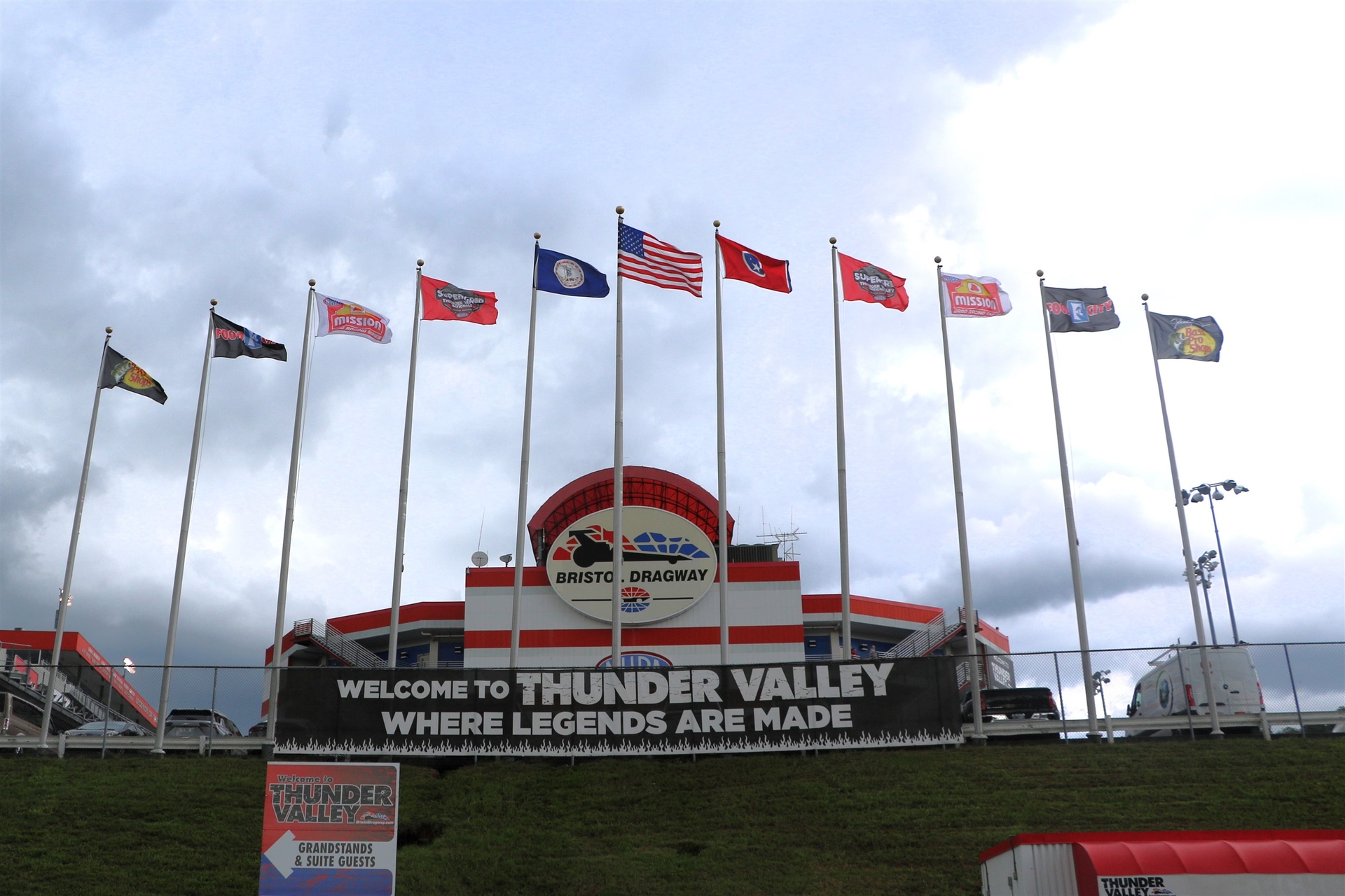 MOTORSPORT AMERICA EXCLUSIVE PHOTOS OF THE NHRA TOP FUEL & FUNNY CAR ELIMINATION ROUNDS AT THUNDER VALLEY!