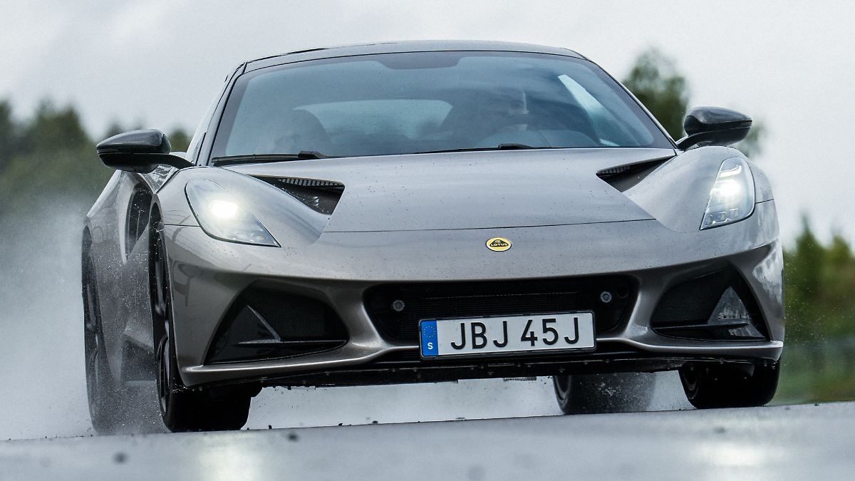 Not particularly suitable for everyday use: Lotus Emira Turbo SE - with optional equipment as standard