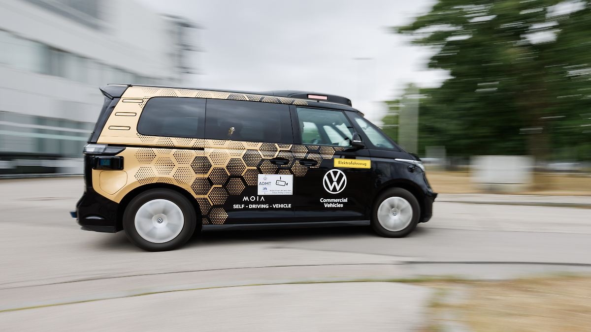VW presenta el primer robo-taxi: el Bulli sin conductor pronto recorrerá las ciudades alemanas