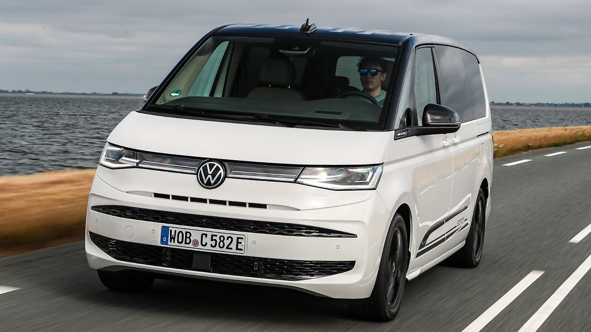 Flexível para trabalho e lazer: VW Multivan eHybrid 4 Motion - cabeça fria no acampamento
