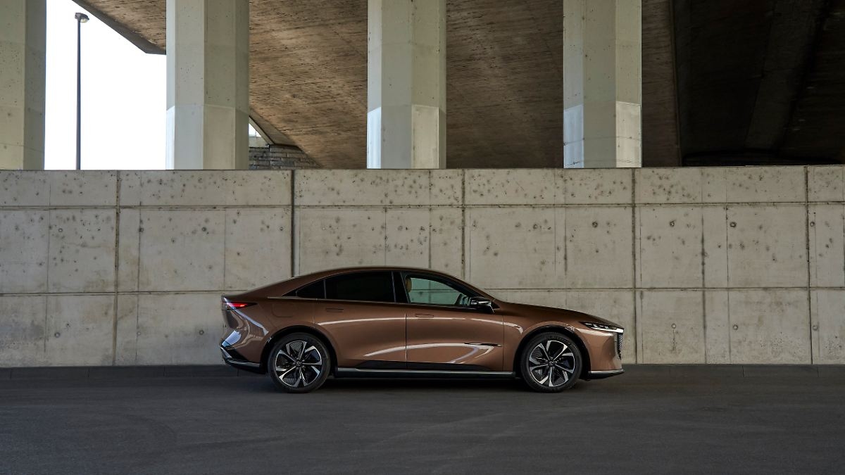 Выгодная цена и великолепный дизайн: на дороге в новой Mazda 6e — солитер в автомобильном мире