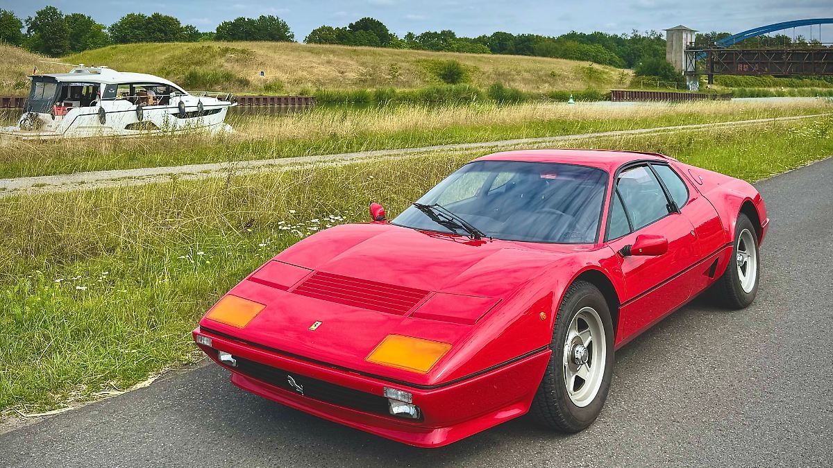 Non chiamatela Boxer!: report di guida della Ferrari 512 BBi - la vettura da corsa per intenditori