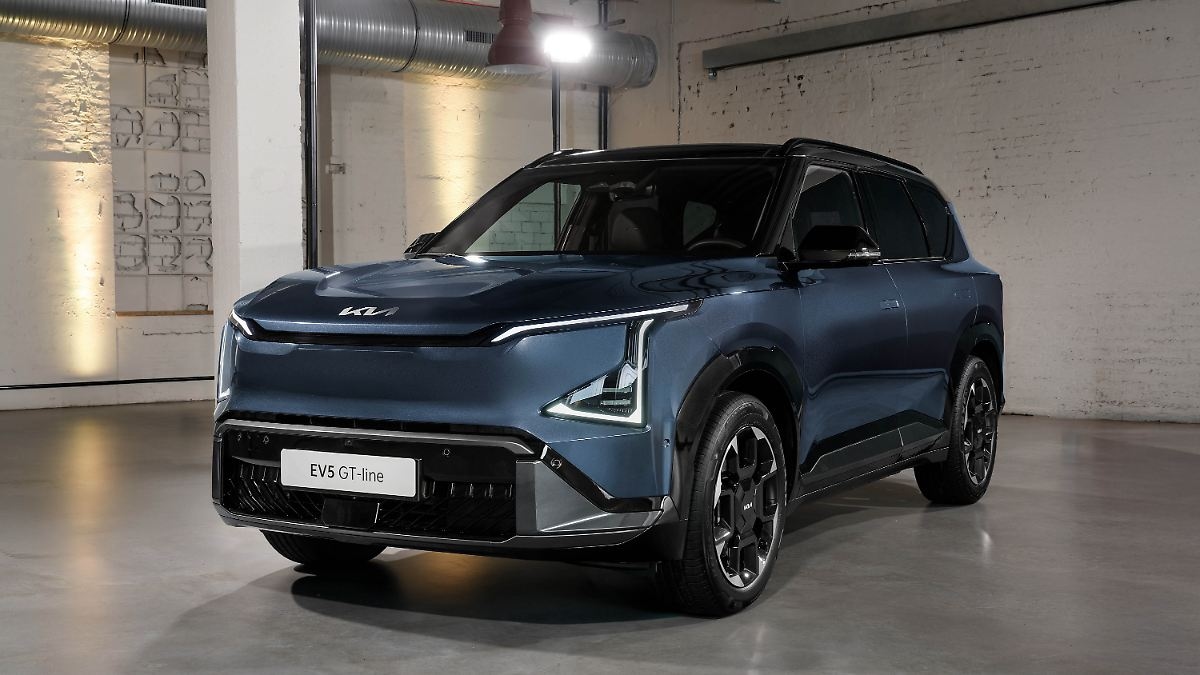 Volkswagen ID.4 competitor: Practical family SUV Kia EV5 celebrates European premiere